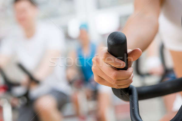 Сток-фото: Велоспорт · тренировки · небольшая · группа · молодые · люди · велосипедах