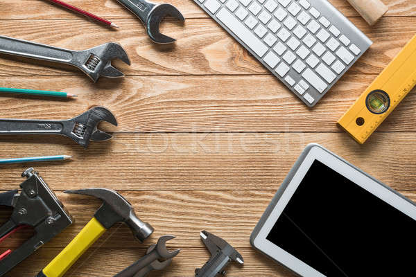 Repara serviciu solicita Unelte constructor Imagine de stoc © adam121