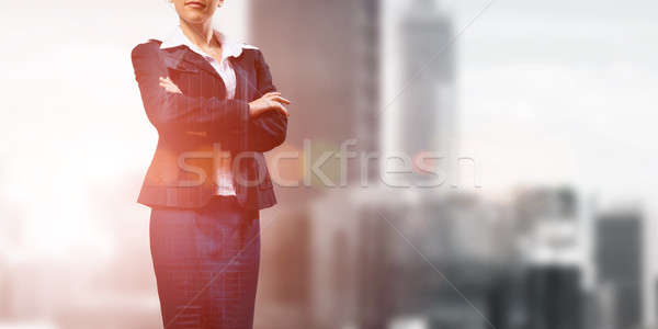 Afaceri lider femeie de afaceri cu bratele incrucisate piept Imagine de stoc © adam121
