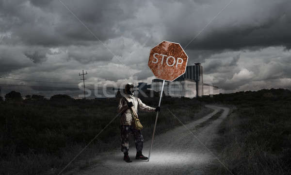 Apokalipszis szerencsétlenség gázmaszk óvintézkedés stop benzin Stock fotó © adam121