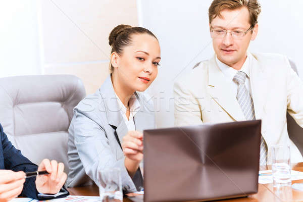 Spotkanie biznesowe ludzi biznesu mówić posiedzenia tabeli oglądania Zdjęcia stock © adam121