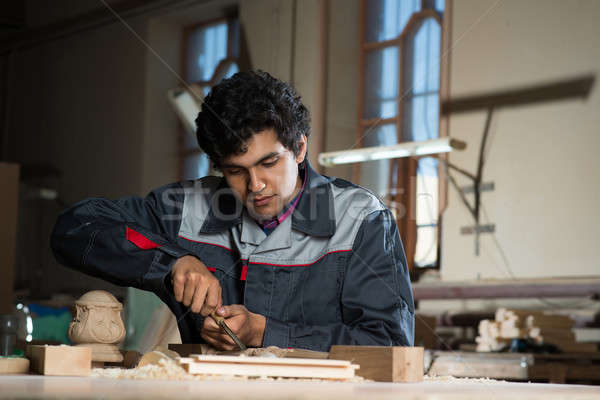 Foto d'archivio: Falegname · lavoro · giovani · artigiano · uniforme · lavoro