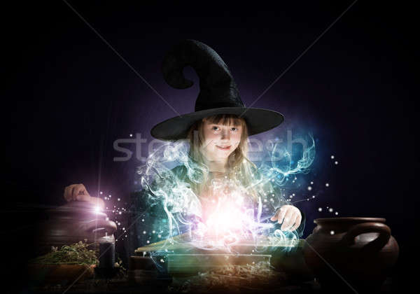 Piccolo strega halloween lettura magia libro Foto d'archivio © adam121