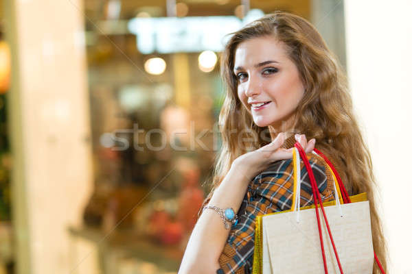 Ritratto bella donna shopping centro Foto d'archivio © adam121