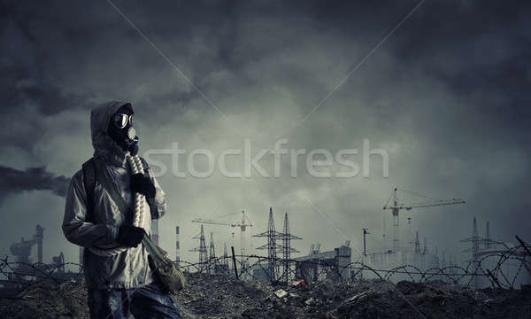 Foto stock: Post · apocalíptico · futuro · hombre · sobreviviente · máscara · de · gas