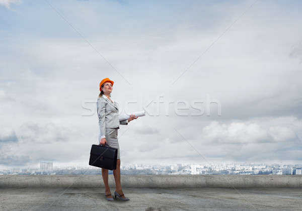 Femenino ingeniero arquitecto casco de seguridad Foto stock © adam121