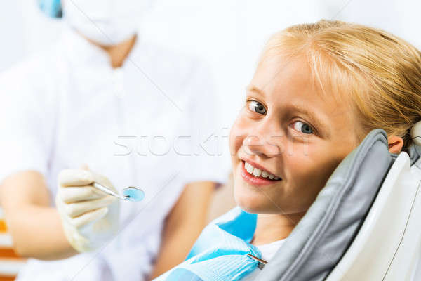 Oral cavidad inspección pequeño cute nina Foto stock © adam121