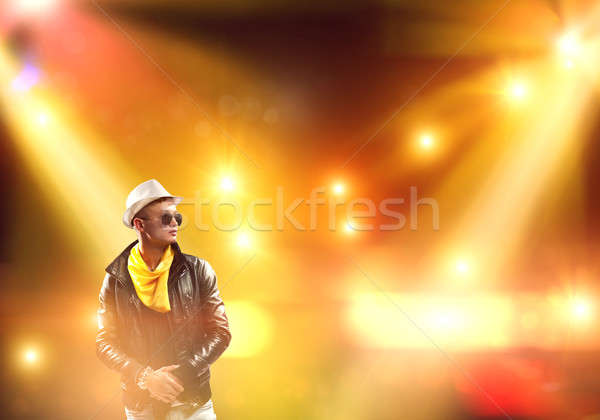 Etapă tânăr stâncă muzician lumini Imagine de stoc © adam121