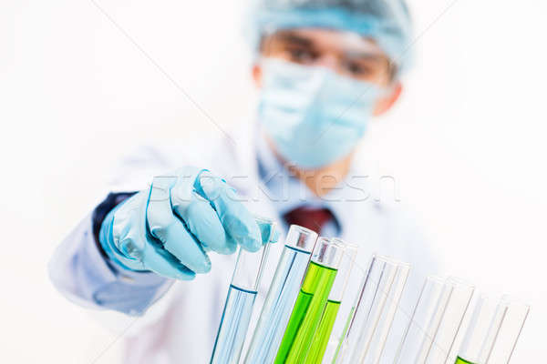 Wetenschapper werken lab masker cap reageerbuis Stockfoto © adam121