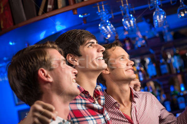 Foto stock: Retrato · aficionados · bar · tres · hombres · stand