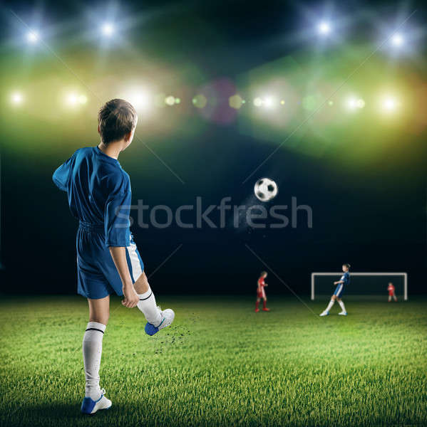 [[stock_photo]]: Jeunes · football · champion · excité · garçon