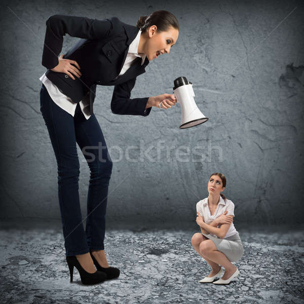 [[stock_photo]]: Agression · femme · d'affaires · faible · femme · séance