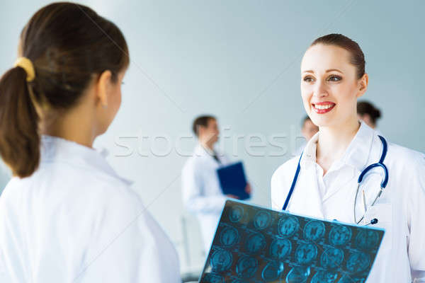 Médecin parler collègue collaboration médecine femme [[stock_photo]] © adam121