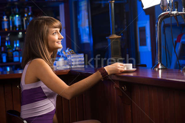 Kobieta kubek kawy kawiarnia działalności moda Zdjęcia stock © adam121
