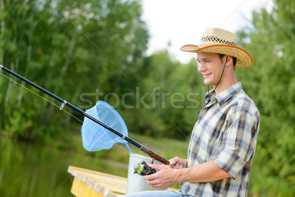 Zomer vissen knap jonge man vergadering pier Stockfoto © adam121