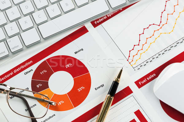 Foto stock: Promedio · ventas · informe · negocios · lugar · de · trabajo · teclado