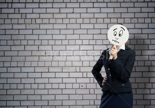 Unkenntlich Geschäftsfrau versteckt Gesicht hinter Banner Stock foto © adam121