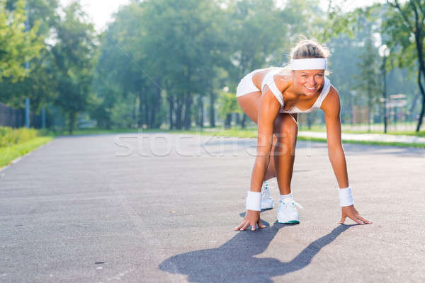 Atléta kezdet fiatal nő futó szabadtér áll Stock fotó © adam121