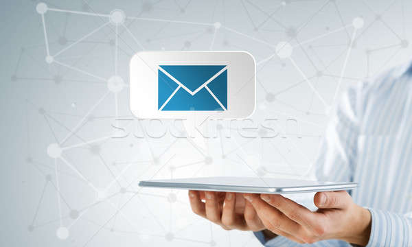 Stock foto: E-Mail · Anwendung · Symbol · Geschäftsmann · Hand · in · Hand · Tablet