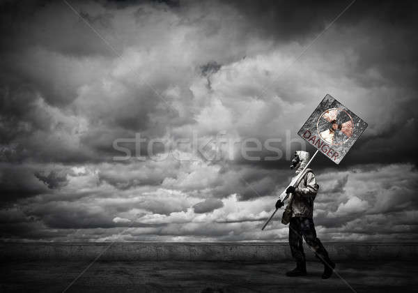 Apocalipse catástrofe máscara de gás sinal de perigo homem Foto stock © adam121