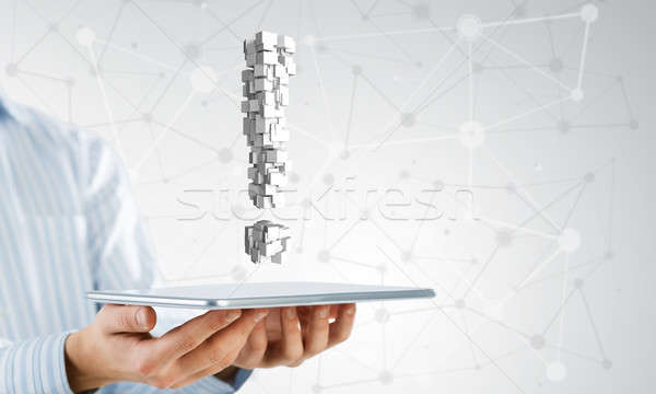 Stock fotó: Felkiáltójel · tabletta · kéz · üzletember · mutat · táblagép