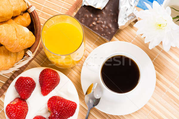 Kontinentales Frühstück Kaffee Erdbeere Sahne Croissant Saft Stock foto © adam121