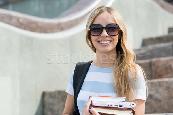 Student meisje trappenhuis glimlachend vergadering Stockfoto © adam121