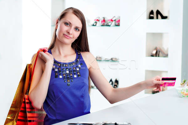 Nő vásárlás pénztár fizet hitelkártya fiatal nő Stock fotó © adam121