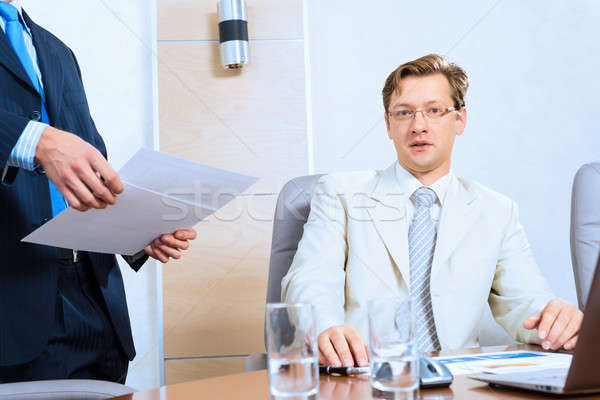 Spotkanie biznesowe ludzi biznesu mówić posiedzenia tabeli oglądania Zdjęcia stock © adam121
