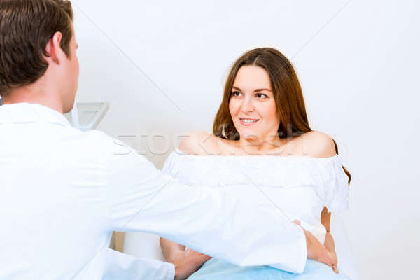 Kobieta w ciąży recepcji lekarza młodych ultradźwięk zdrowia Zdjęcia stock © adam121