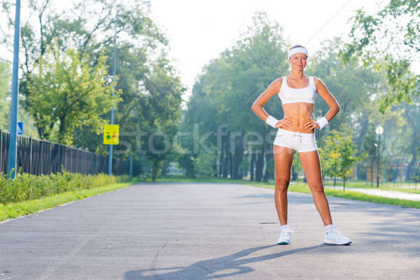 Foto d'archivio: Donna · runner · giovani · sport · piedi · sereno