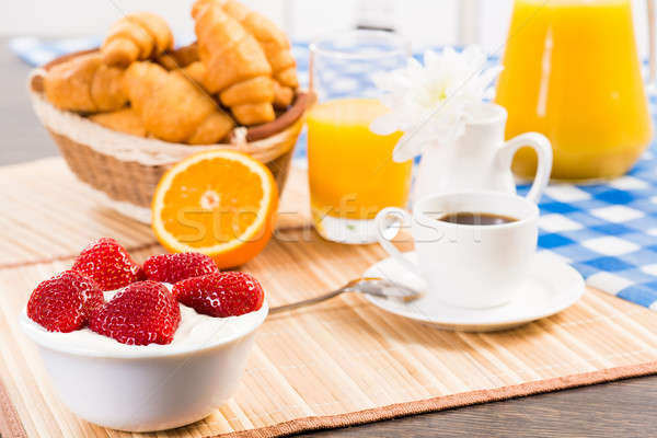 Континентальный завтрак кофе клубника кремом круассан фрукты Сток-фото © adam121
