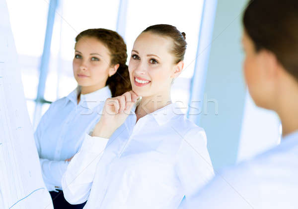 Stockfoto: Zakenlieden · bespreken · gezamenlijk · taak · vriendelijk