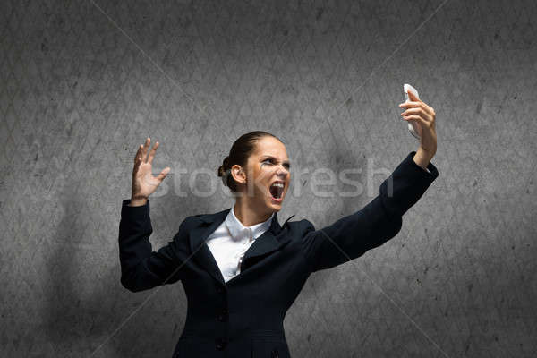 Agressif gestion jeunes femme d'affaires hurlant téléphone portable Photo stock © adam121