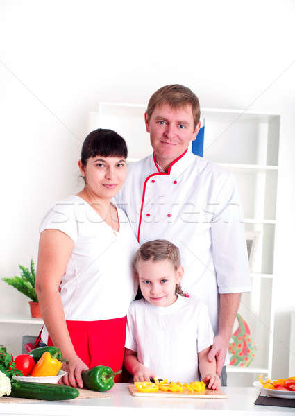 Familia cocina junto retrato familia feliz cena Foto stock © adam121