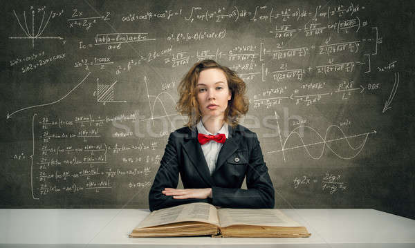 Studeren jonge vrouw haren Blackboard boek student Stockfoto © adam121