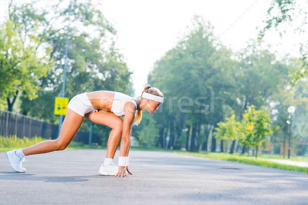 Imagine de stoc: Atlet · începe · alergător · în · aer · liber · în · picioare
