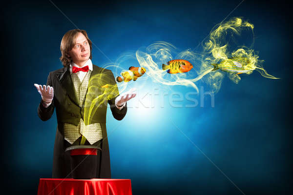 [[stock_photo]]: Magicien · cylindre · autour · coloré · poissons