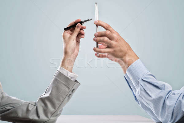 Werken cohesie zakenlieden handen mobiele telefoon Stockfoto © adam121