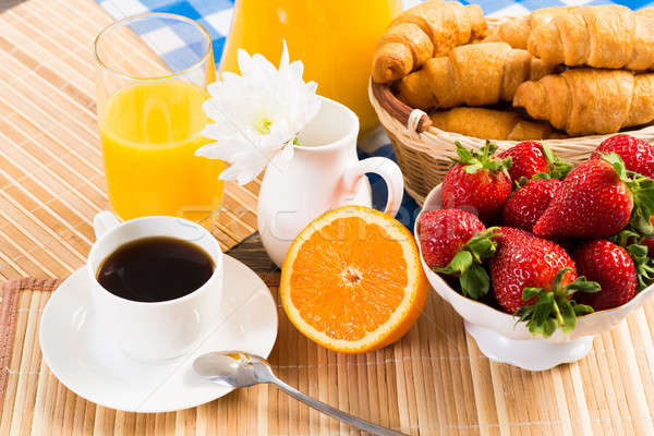 śniadanie kontynentalne kawy truskawki rogalik soku owoców Zdjęcia stock © adam121