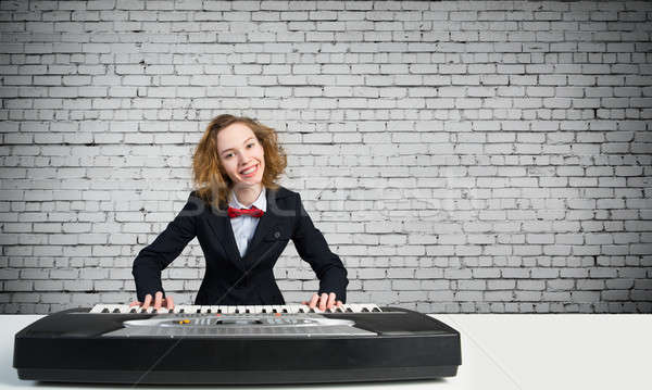 Mad kobieta grać fortepian funny crazy Zdjęcia stock © adam121