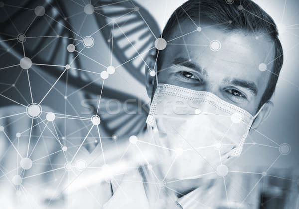 Tineri om de ştiinţă sticlă clinic laborator Imagine de stoc © adam121