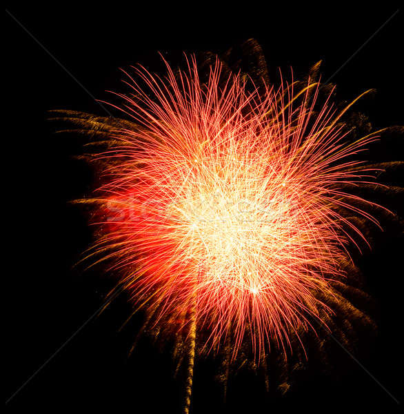 Focuri de artificii frumos roşu negru cer Imagine de stoc © adam121