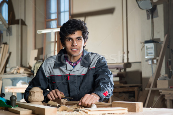 Foto stock: Carpinteiro · trabalhar · jovem · artesão · uniforme · trabalhando