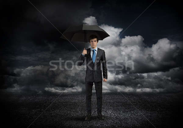 ストックフォト: ビジネスマン · 傘 · 小さな · 黒服 · 水 · 男