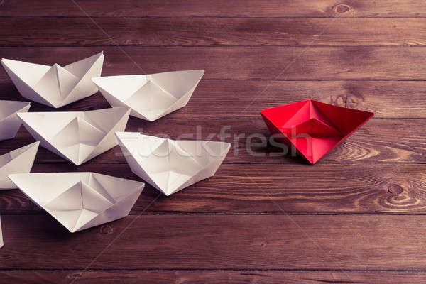 Business leiderschap ingesteld origami boten houten tafel Stockfoto © adam121