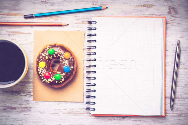 Stockfoto: Koffiepauze · snack · notepad · beker · koffie