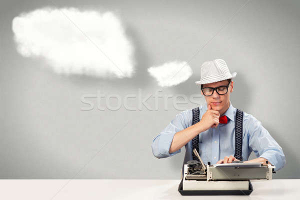 Jonge journalist afbeelding vergadering tabel schrijfmachine Stockfoto © adam121
