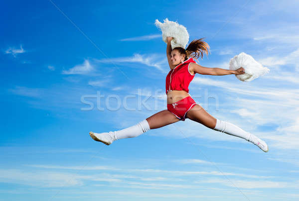 [[stock_photo]]: Jeunes · cheerleader · rouge · costume · sautant · ciel · bleu