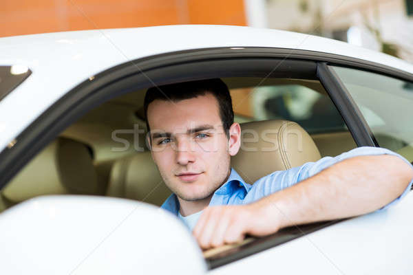 Foto stock: Retrato · hombre · coche · sesión · coche · deportivo · sala · de · exposición